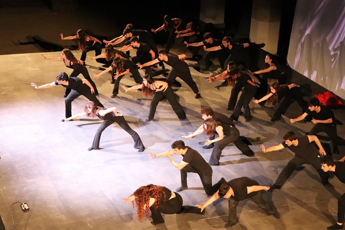  I giovani attori del Boggio Lera incendiano il palco: a Catania un Prometeo danzante