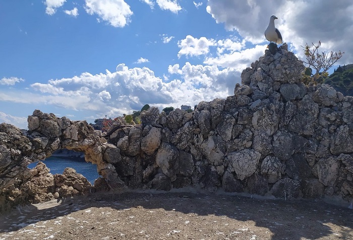  Riapre Isola Bella, il costone roccioso con Villa Bosurgi