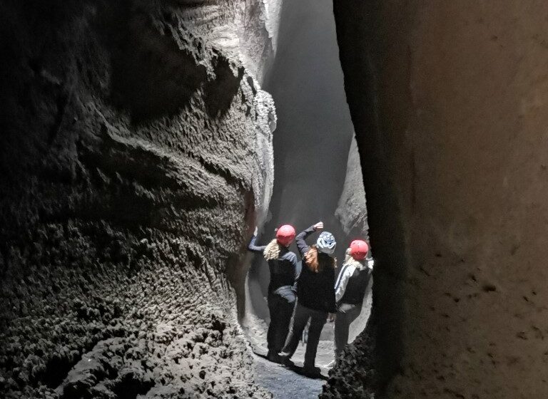  Escursioni sull’Etna, Grotta di Serracozzo e Valle del Bove